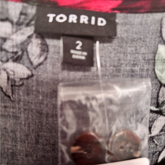 Torrid Black and Red Relaxed Blouse - Picture 4 of 6